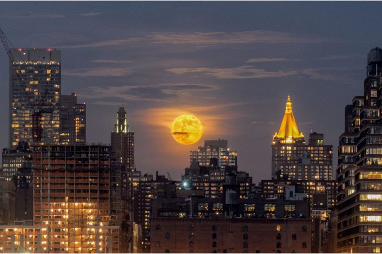 Στήνουν τεχνητό φεγγάρι -Θα αντικαταστήσει τα φώτα στην πόλη