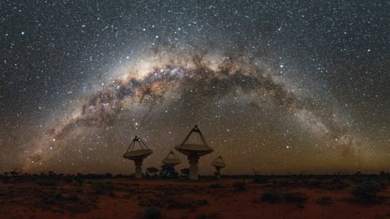 Συγκρούσεις αστεριών ή εξωγή’ι’νσ ηλιακά πανιά; Ο ρυθμός ανίχνευσης των μυστηριωδών διαστημικών σημάτων διπλασιάζεται.