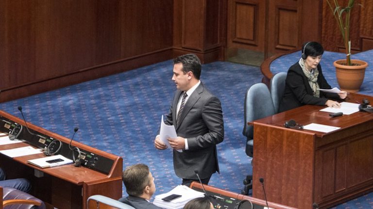 Ο Ζάεφ εξασφάλισε πλειοψηφία 2/3 για τη Συμφωνία των Πρεσπών σύμφωνα με σκοπιανά ΜΜΕ – Αρχίζει η ψηφοφορία