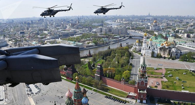 Ελικόπτερο μετέφερε οπλισμένους στρατιώτες σε δίχτυ πάνω από το Κρεμλίνο -Τι συμβαίνει