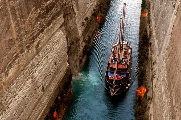 Κατολίσθηση στον Ισθμό της Κορίνθου – Απίστευτες εικόνες