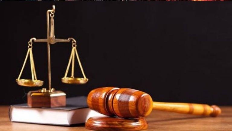 Αλλάζει ο νόμος που έστειλε στη φυλακή την καθαρίστρια