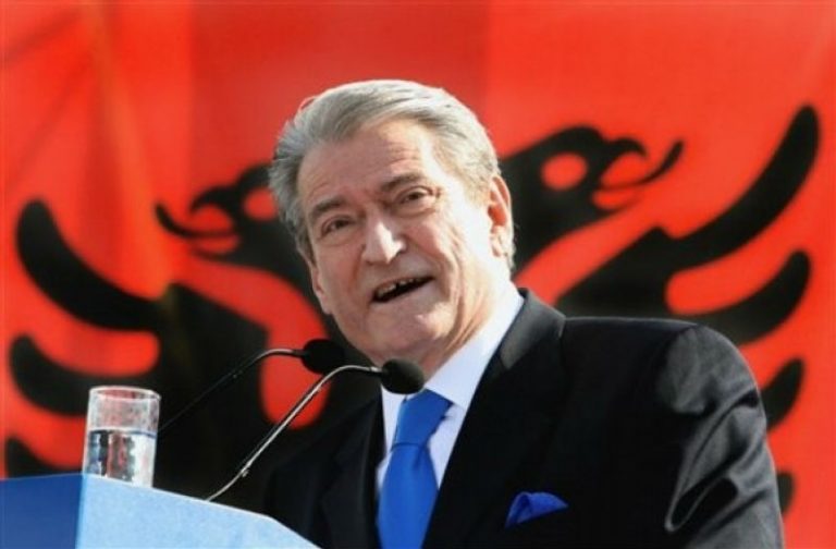 Απίστευτη πρόκληση Μπερίσα: Να απαγορευτεί ο εορτασμός του «Όχι» στη Βόρεια Ήπειρο