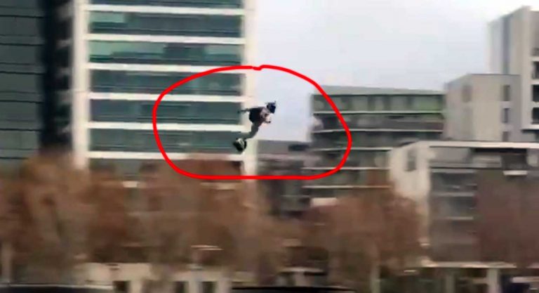 ‘Ερχονται οι ιπτάμενοι στρατιώτες και δεν είναι αστείο! Τι παρουσιάστηκε στο Παρίσι αυτές τις ημέρες