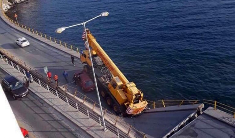 ΑΠΙΣΤΕΥΤΟ! ΕΠΕΣΕ ΓΕΦΥΡΑ ΜΕΣΑ ΣΤΗΝ ΠΟΛΗ ΤΗΣ ΚΑΒΑΛΑΣ! ΚΙΝΔΥΝΕΥΣΑΝ ΑΝΘΡΩΠΙΝΕΣ ΖΩΕΣ! ΣΟΚΑΡΙΣΤΙΚΕΣ ΦΩΤΟΓΡΑΦΙΕΣ… Αλλα τι αλλο πρεπει να δεις;