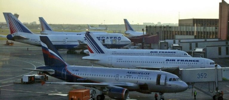 Φρίκη στο αεροδρόμιο Σερεμέτγιεβο: Αεροπλάνο με προορισμό την Αθήνα χτύπησε και σκότωσε άνθρωπο!