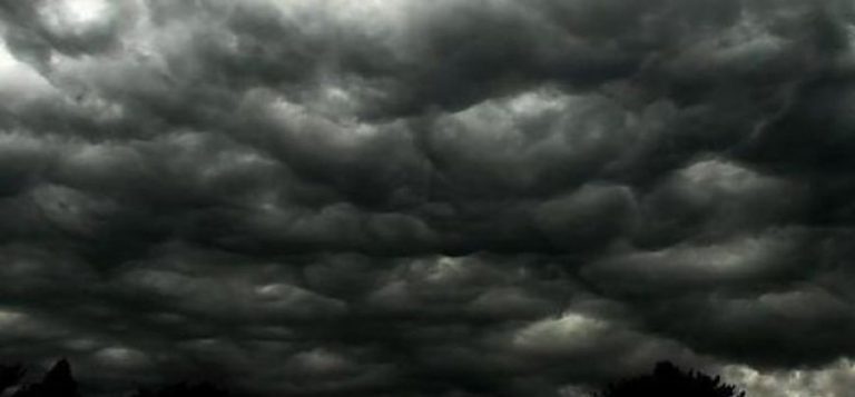 Μυστηριώδης «ομίχλη» κάλυψε τον ήλιο και έφερε την πιο «μαύρη» χρονιά στον πλανήτη