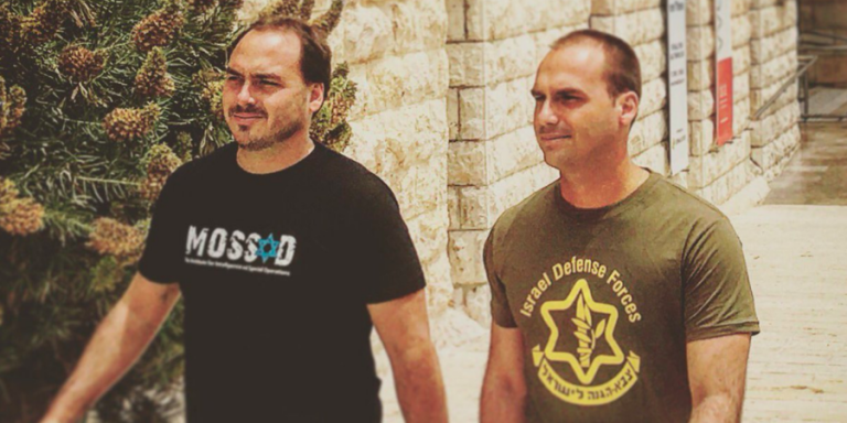 Οι γιοί του προέδρου της Βραζιλίας με μπλουζάκια υπέρ των Ισραηλινών Ενόπλων Δυνάμεων και της Μοσάντ