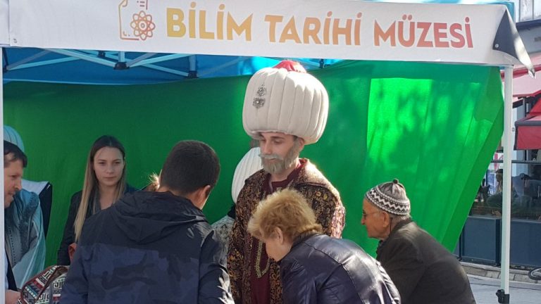 Όπως στην Τουρκία – Απίστευτες εικόνες στην κεντρική πλατεία της Κομοτηνής