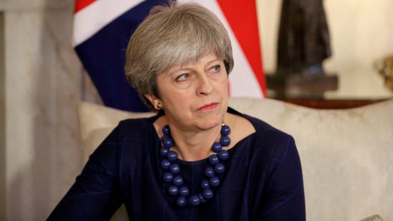 Πρώτη αποχώρηση λόγω Brexit: Παραιτήθηκε ο υπουργός Βόρειας Ιρλανδίας