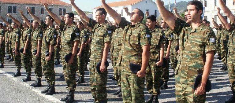 Ξυλοδαρμός 19χρονου στρατιώτη από 15 άτομα γιατί φορούσε το εθνόσημο!