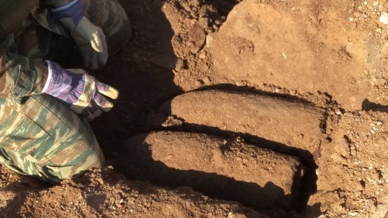 Συναγερμός στην Ελευσίνα για την εξουδετέρωση βόμβας από τον Β΄ Παγκόσμιο Πόλεμο στο στρατιωτικό αεροδρόμιο