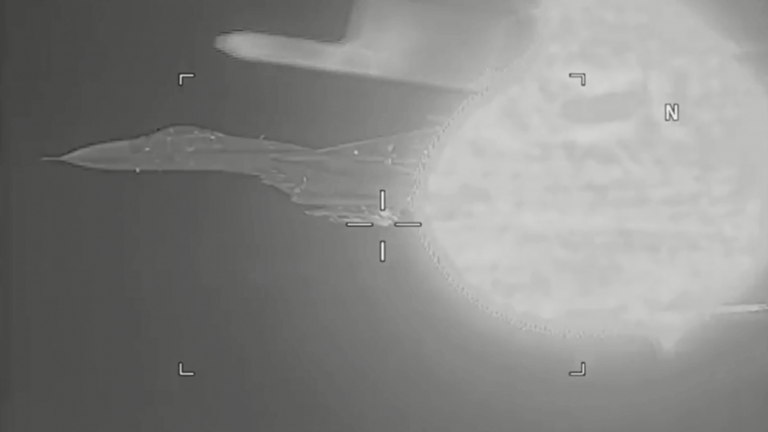 «Θερμό» επεισόδιο στη Μαύρη Θάλασσα: Ρωσικό Su-27 σε επικίνδυνη προσέγγιση αμερικανικού EP-3