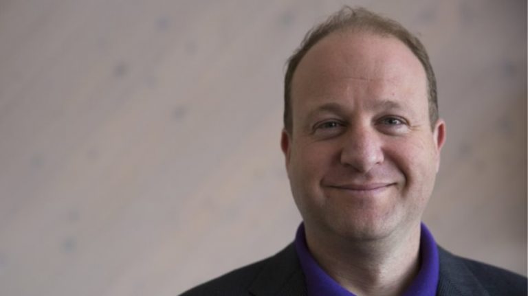 Το Κολοράντο εξέλεξε τον πρώτο δηλωμένο ομοφυλόφιλο κυβερνήτη στην ιστορία των ΗΠΑ