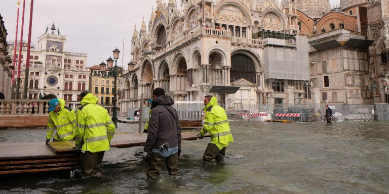 Τουλάχιστον 18 νεκροί και μεγάλες καταστροφές από την κακοκαιρία στην Ιταλία