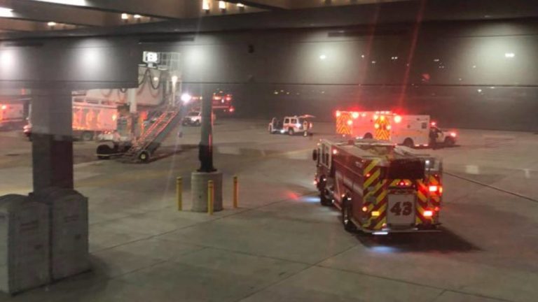 Κατάρρευση αερογέφυρας σε αεροδρόμιο των ΗΠΑ