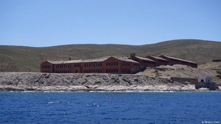 ΜΌΝΟ ΣΤΗΝ ΓΥΆΡΟ ΤΟ “ΘΑΝΑΤΟΝΉΣΙ” ΓΙΑ ΝΑ ΜΗΝ ΠΕΘΆΝΕΙ Η ΕΛΛΆΔΑ