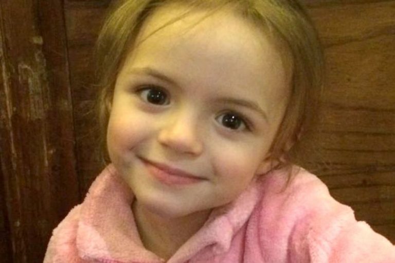 Βρετανία: Μητέρα έπνιξε την 4χρονη κόρη της στο μπάνιο και μετά έβαλε φωτιά το σώμα της πάνω σε ένα τραπεζάκι του καφέ