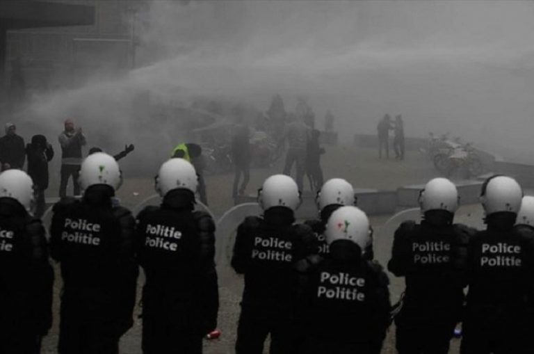 Χαμός στις Βρυξέλλες: Προσπάθησαν να «μπουκάρουν», στο κτίριο της Ευρωπαϊκής Επιτροπής – «Μάχες» για το Παγκόσμιο Σύμφωνο, για την Μετανάστευση