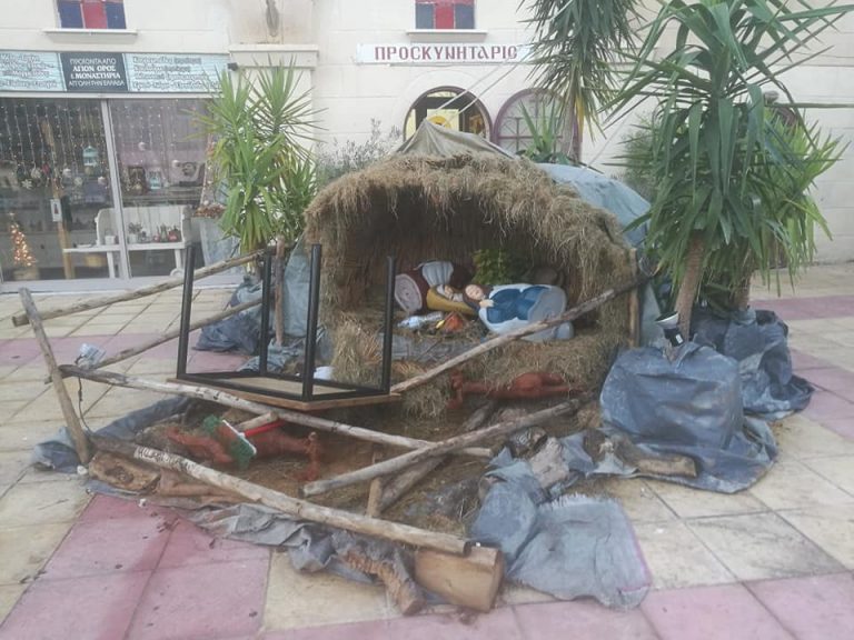 Εικόνες οργής: Βεβήλωσαν φάτνη στην Αθήνα – Τι αναφέρει η ανάρτηση της Ενορίας