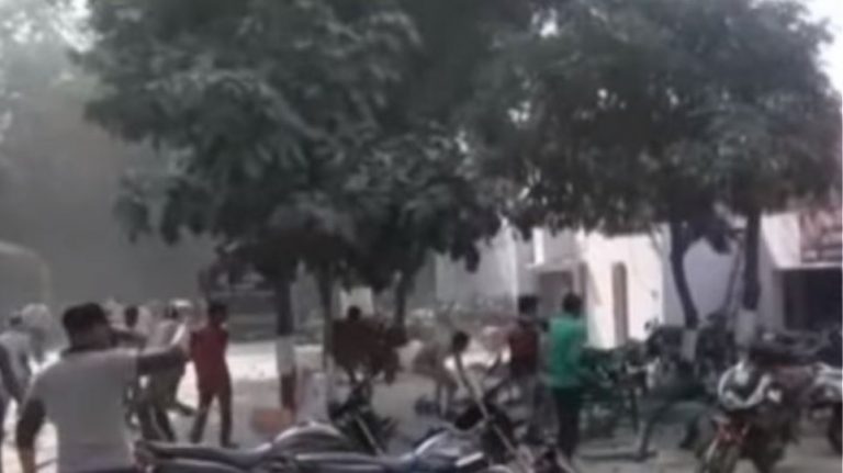 Ινδία: Αιματηρές διαδηλώσεις για ένα σφαγείο αγελάδων – Δύο νεκροί