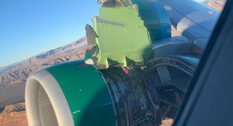 Καπάκι μηχανής αεροπλάνου ξεκόλλησε κι έφυγε εν πτήση