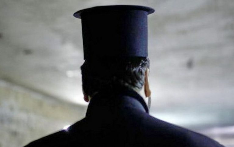 Καταγγελία της δημάρχου Τήλου: Ιερέας αρνήθηκε να δώσει φέρετρο για να ταφεί νεκρός