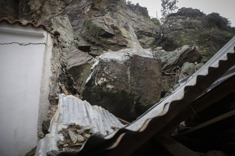 Νέες κατολισθήσεις στο Πλωμάρι της Λέσβου – Προβλήματα από τις βροχοπτώσεις