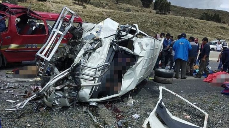 Τουλάχιστον 17 νεκροί μετά από σύγκρουση λεωφορείων σε αυτοκινητόδρομο στη Βολιβία