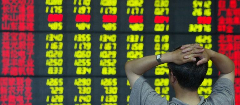 «Βουτιά» και στις ασιατικές αγορές μετά την «μαύρη Δευτέρα» της Wall Street: Τι συμβαίνει με την αμερικανική οικονομία;