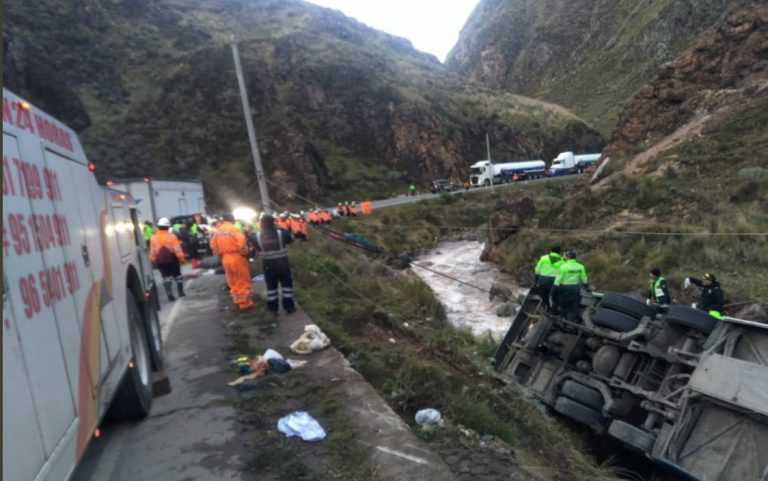Τραγωδία στο Περού – Λεωφορείο έπεσε σε γκρεμό – Οκτώ νεκροί και δεκάδες τραυματίες