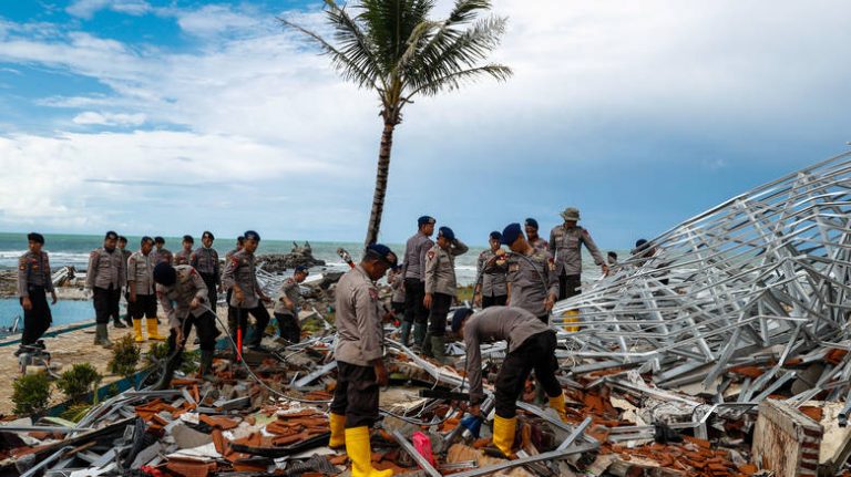 Τσουνάμι στην Ινδονησία: Στους 429 οι νεκροί – 128 οι αγνοούμενοι