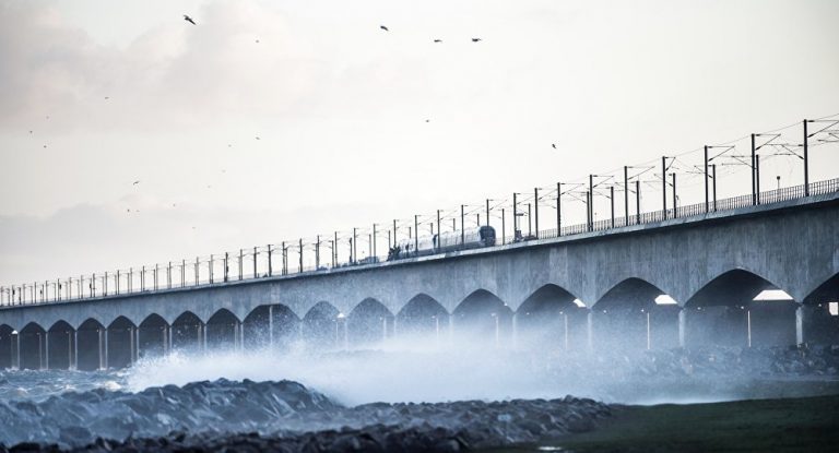 Σιδηροδρομικό δυστύχημα με νεκρούς σε γέφυρα στη Δανία