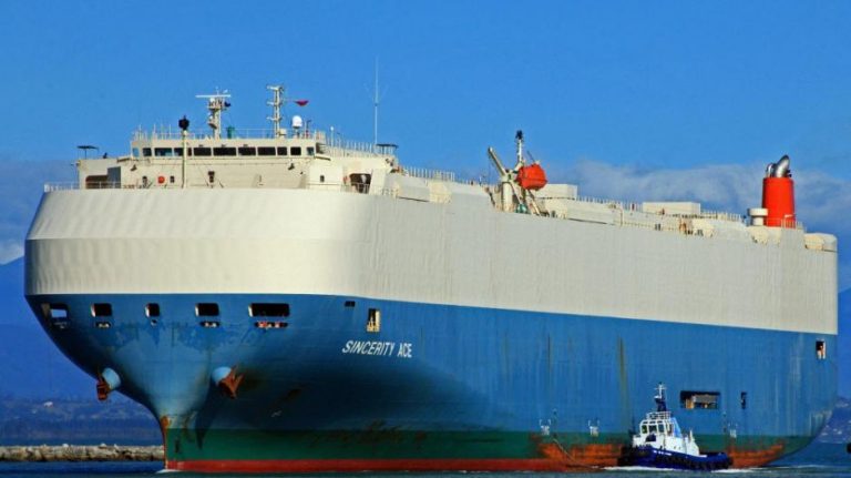 Ιαπωνία: Ακυβέρνητο πλοίο με χιλιάδες αυτοκίνητα στα αμπάρια του