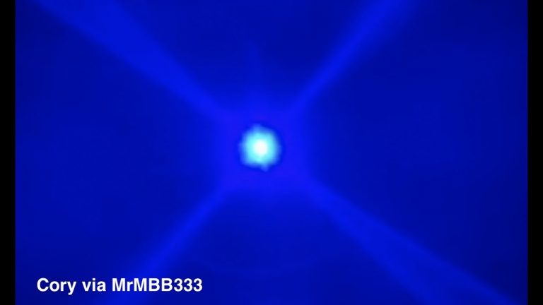 Ήρθε και Στάθηκε Πάνω από το Σπίτι του Παραμονή Χριστουγέννων και του Κόπηκαν τα Πόδια