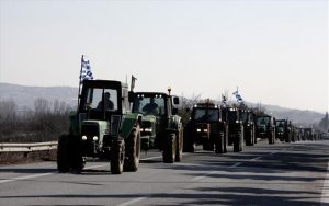 Οι αγρότες κλείνουν σήμερα στις 16:00 και παρακαμπτήριους, ταξιδιώτες χρειάστηκαν έως και 12 ώρες για τη διαδρομή Θεσσαλονίκη-Αθήνα