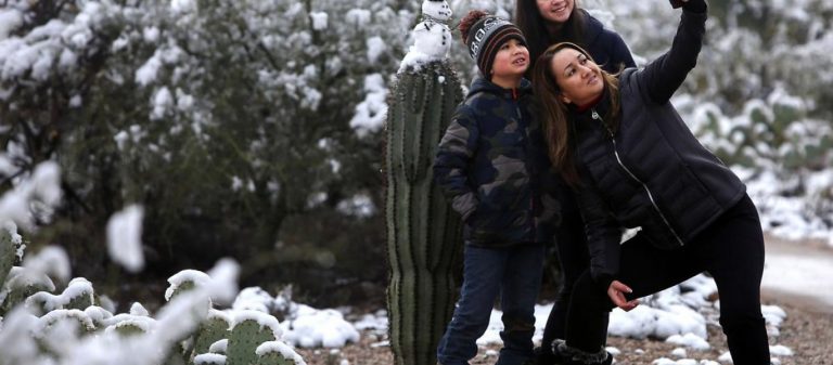 O καιρός «τρελάθηκε»: Χιόνισε στην έρημο της Αριζόνα