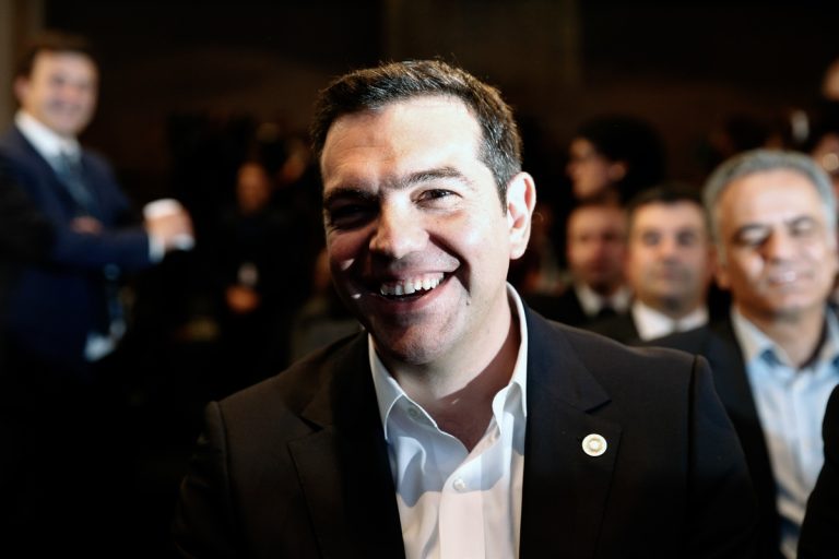 Δεν είναι μόνο το Μακεδονικό και τα άλλα Εθνικά μας θέματα, είναι και τα ΚΟΚΚΙΝΑ ΔΑΝΕΙΑ ΠΟΥ ΘΑ ΒΑΨΟΥΝ ΜΕ ΑΙΜΑ ΤΗ ΓΗ ΜΑΣ!