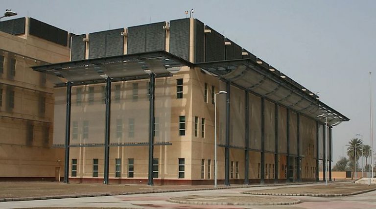 Η αμερικανική πρεσβεία στη Βαγδάτη εξάγει τόνους φορτίων σε δεκάδες χώρες και κανείς δεν ξέρει τι περιέχουν