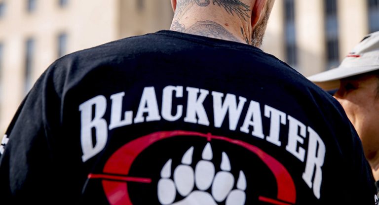 ΗΠΑ: Παραδίδουν στον Mr. Blackwater και μισθοφόρους την επιχείρηση στη Βόρεια Συρία;