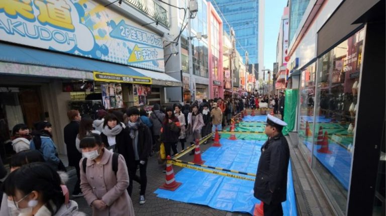 Σοκ στο Τόκιο: Νεαρός όρμησε με το αυτοκίνητό του πάνω σε πλήθος – Εννιά τραυματίες
