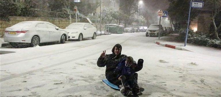 Χιονοθύελλα πλήττει την Ιερουσαλήμ – Δείτε βίντεο και φωτογραφίες