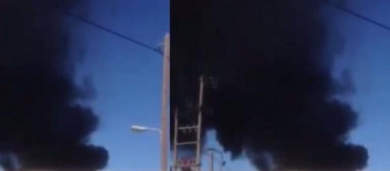 Φωτιά ξέσπασε στον καταυλισμό στη Μόρια – Σκοτείνιασε όλη η περιοχή