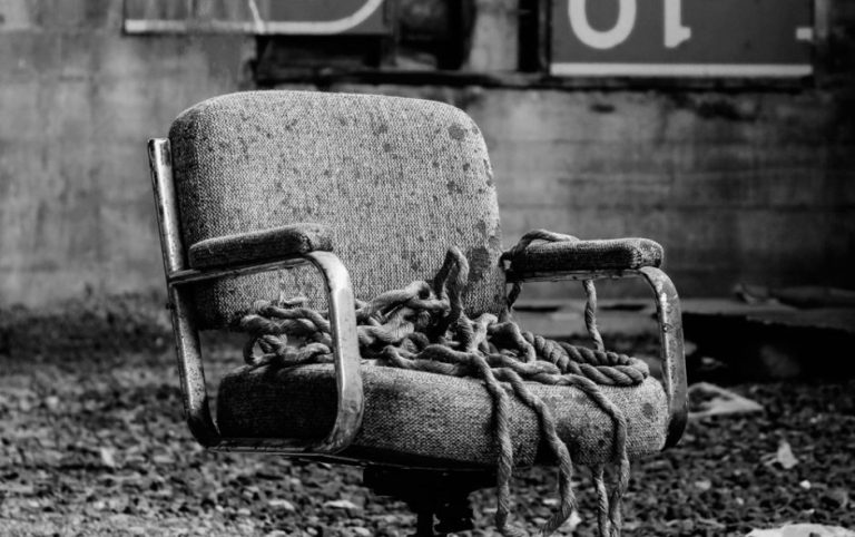 Ανάλυση “κοστους” της καρεκλας που “θυσιασες” χοντρε …!