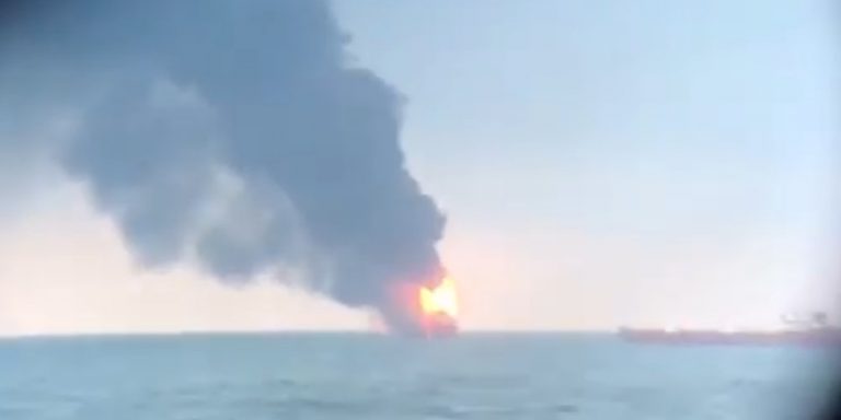 Τουλάχιστον δέκα οι νεκροί από την πυρκαγιά που σημειώθηκε σε δύο πλοία στον πορθμό του Κέρτς