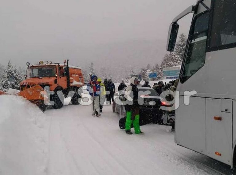 Λεωφορείο με 50 επιβάτες ξέφυγε από την πορεία του στο δρόμο για τον Παρνασσό