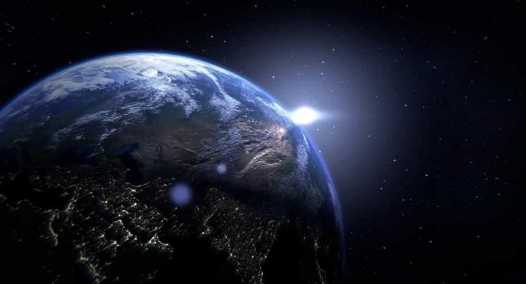 Γιγαντιαία Φώτα Είδε Ρωσικός Δορυφόρος πάνω από τη Γη. Τι Είναι και Αναστατώθηκαν οι Επιστήμονες;