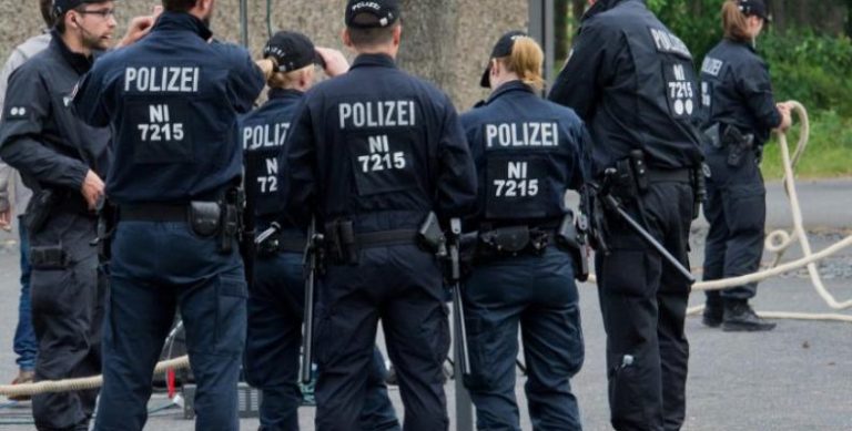 Γερμανία: Η Αστυνομία παραποιεί τα στατιστικά των εγκλημάτων από μετανάστες