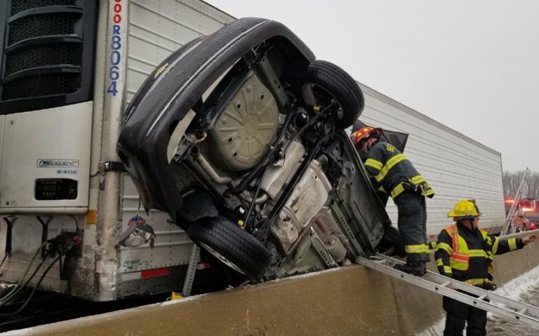 Ο οδηγός βγήκε από εκεί μέσα χωρίς γρατζουνιά!