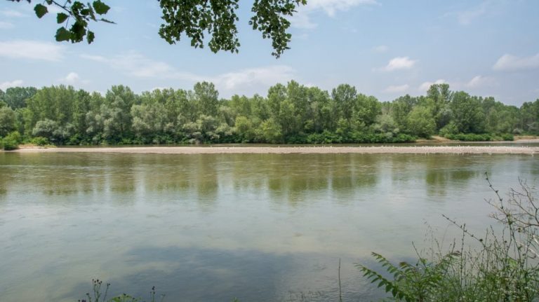 Θρίλερ στον Εβρο: Επιχείρηση εντοπισμού 4 προσφύγων -Βούλιαξε η βάρκα τους